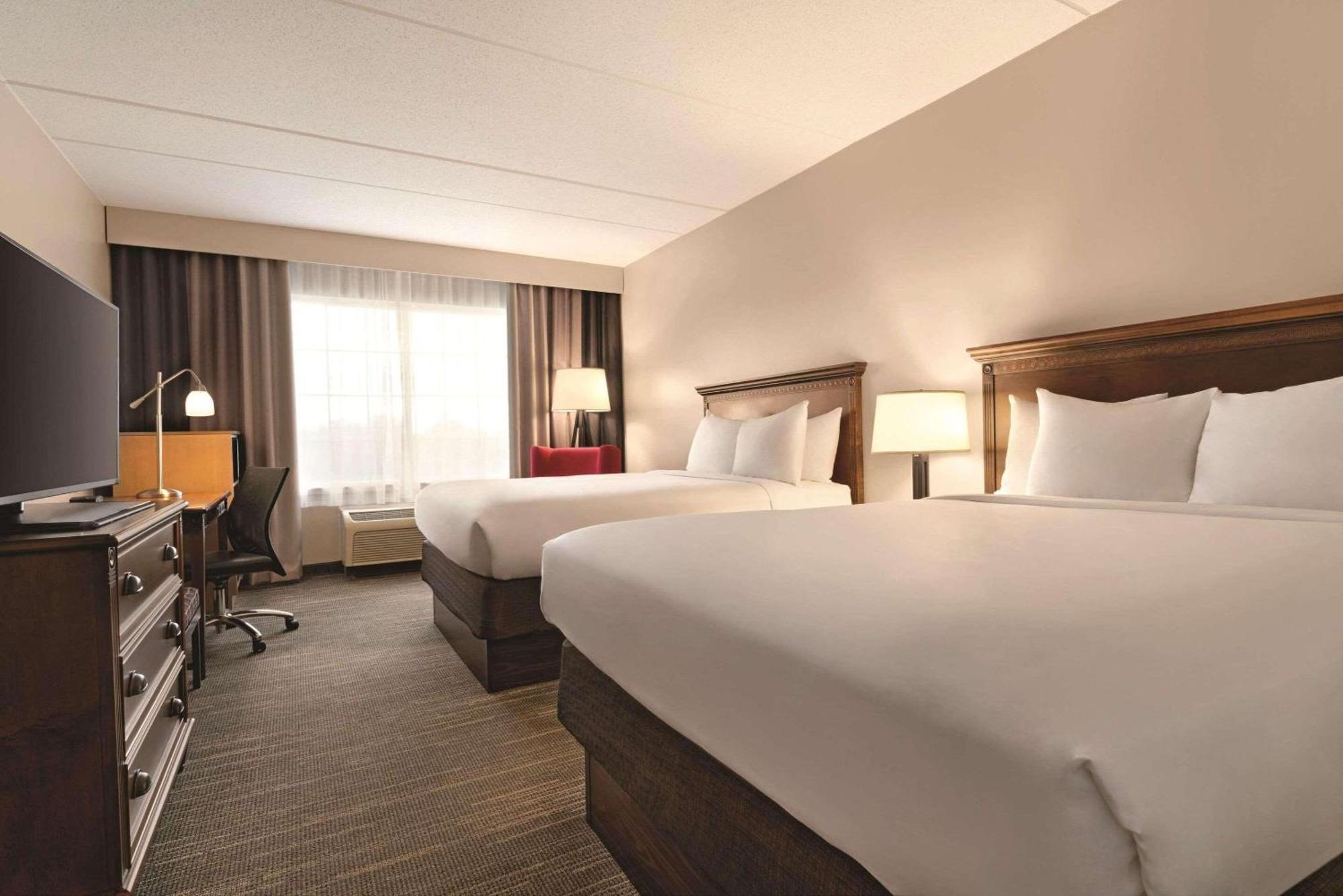 Country & By Radisson, East, Mi Hotel